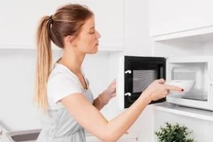 Diz-Se que usar o micro-ondas é ruim para você, mas aqui está o que eles não dizem Diz-Se que usar o micro-ondas é ruim para você, mas aqui está o que eles não dizem